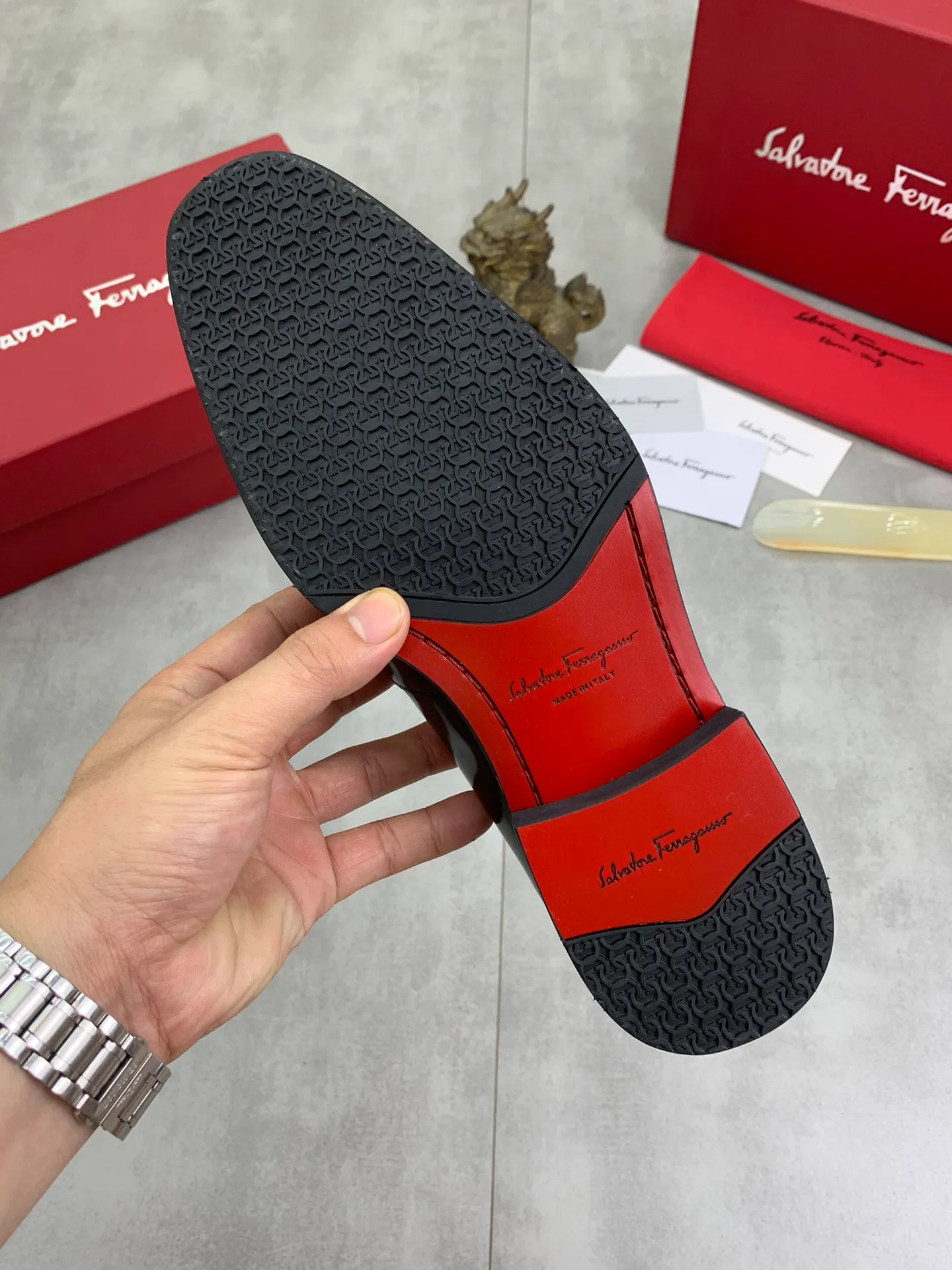 Men's Men's Shoes 💰P460💰[New Style] Water-dyed Niuli 🆘[Salvatore Ferragamo] Ferragamo's latest casual business leather shoes for men! Available at counters simultaneously! The fabric is made of specially imported original pebbled calfskin, and the lining is made of imported water-dyed cowhide. It is absolutely luxurious and leads the fashion trend. Matching code: 38-45 (46 can be customized) Black, brown and burgundy colors available